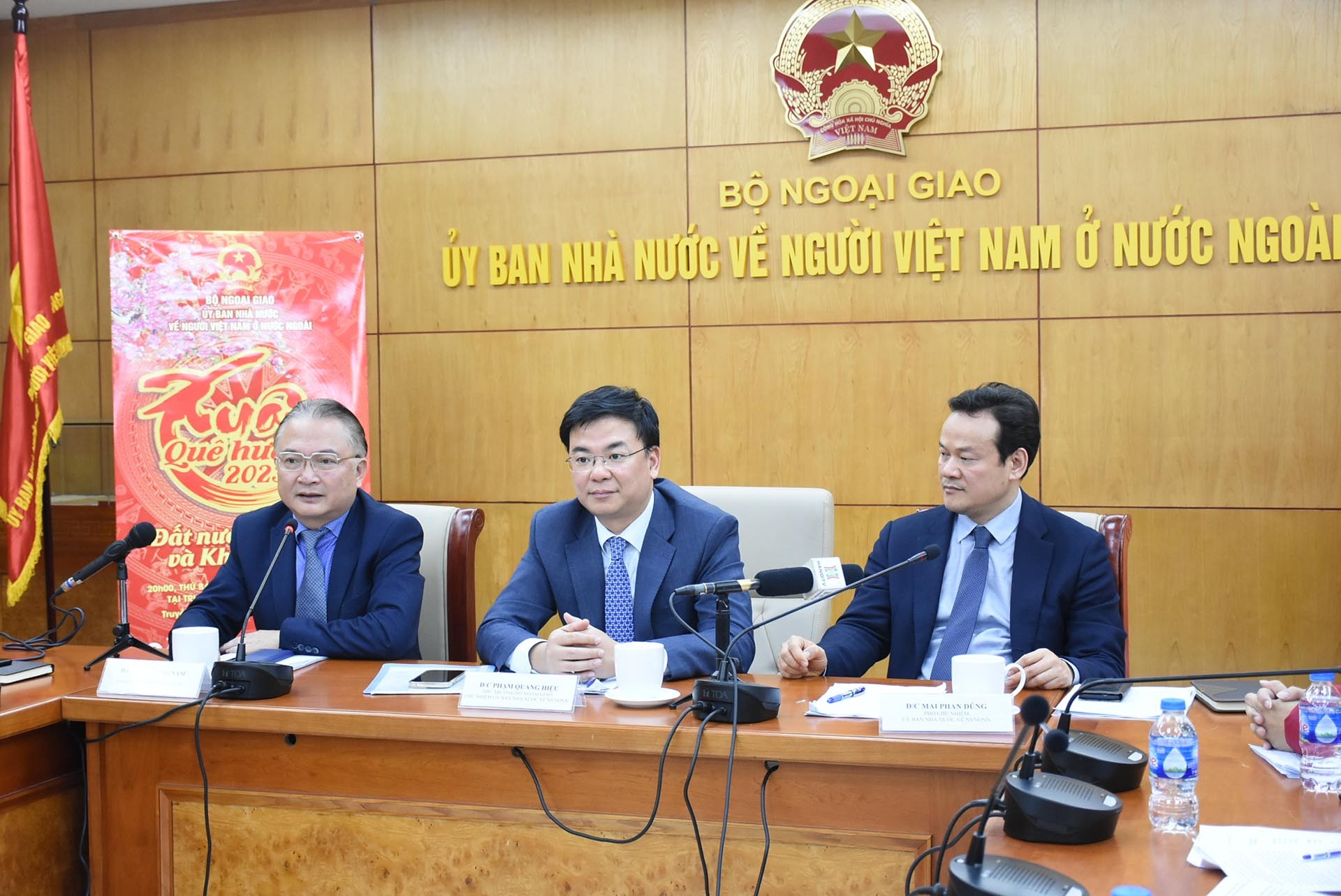 Thứ trưởng Phạm Quang Hiệu chủ trì cuộc gặp gỡ báo chí thông tin về tình hình cộng đồng người Việt Nam ở nước ngoài, kết quả công tác về người Việt Nam ở nước ngoài 2022 và phương hướng năm 2023, ngày 28/12. (Ảnh: Hà Lê)