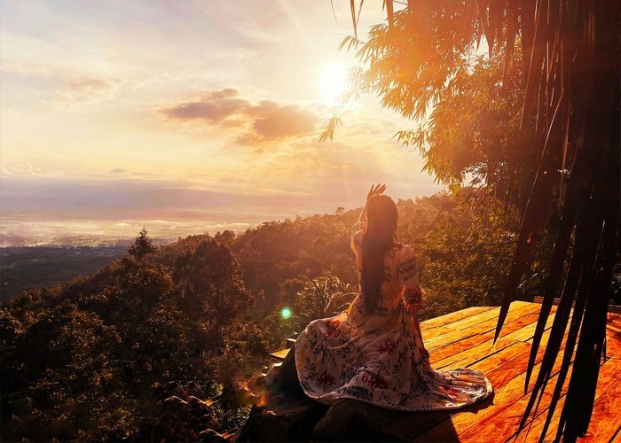 Cam Mountain Cable Car's 'fairy apple' garden