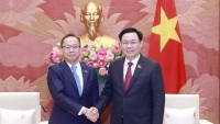 Chủ tịch Quốc hội Vương Đình Huệ tiếp Đại sứ Vương quốc Campuchia tại Việt Nam