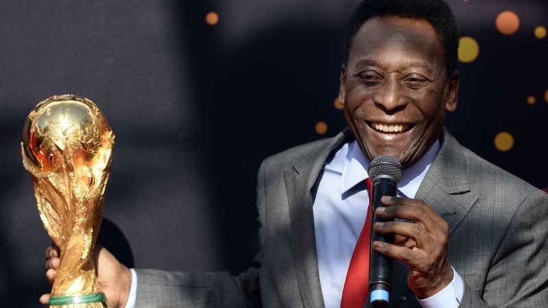 Vua bóng đá Pele qua đời ở tuổi 82