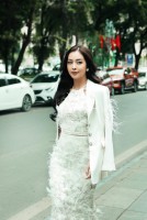 Sao Việt: Jennifer Phạm xinh đẹp, tự tin xuống phố, Hương Giang 'yêu đơn phương'
