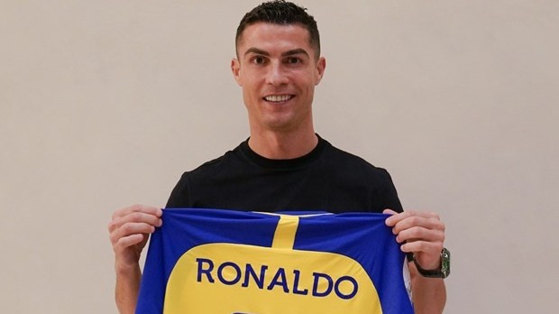 Ronaldo gia nhập Al-Nassr, nhận lương 200 triệu Euro mỗi năm