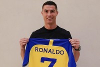 Ronaldo gia nhập Al-Nassr, nhận lương 200 triệu Euro mỗi năm