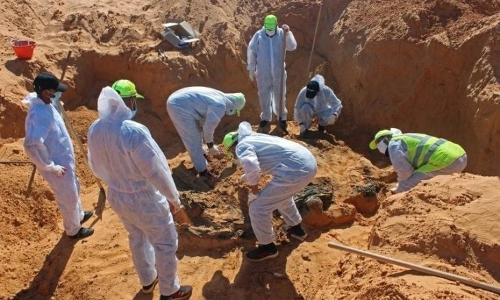 Libya phát hiện thêm 18 thi thể trong một hố chôn tập thể ở Sirte