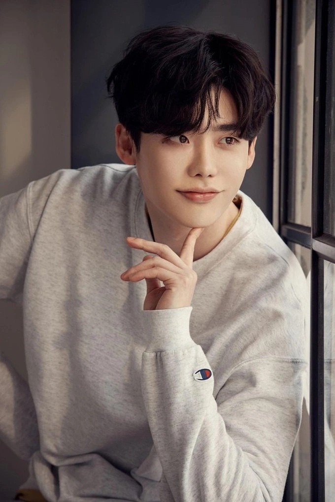 Hé lộ chuyện tình của ‘em gái quốc dân’ IU và Lee Jong Suk