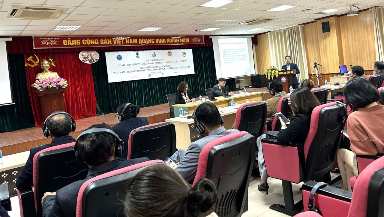 Phiên thảo luận tại Hội thảo quốc tế về Giao lưu kinh tế Ấn Độ - Việt Nam: Cơ hội và thách thức, ngày 28/12 tại Học viện Chính trị quốc gia Hồ Chí Minh. (Ảnh: Khánh Linh)