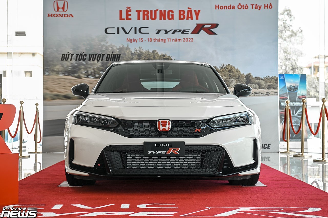 Cận cảnh Honda Civic Type R tại Việt Nam, giá gần 2,5 tỷ đồng