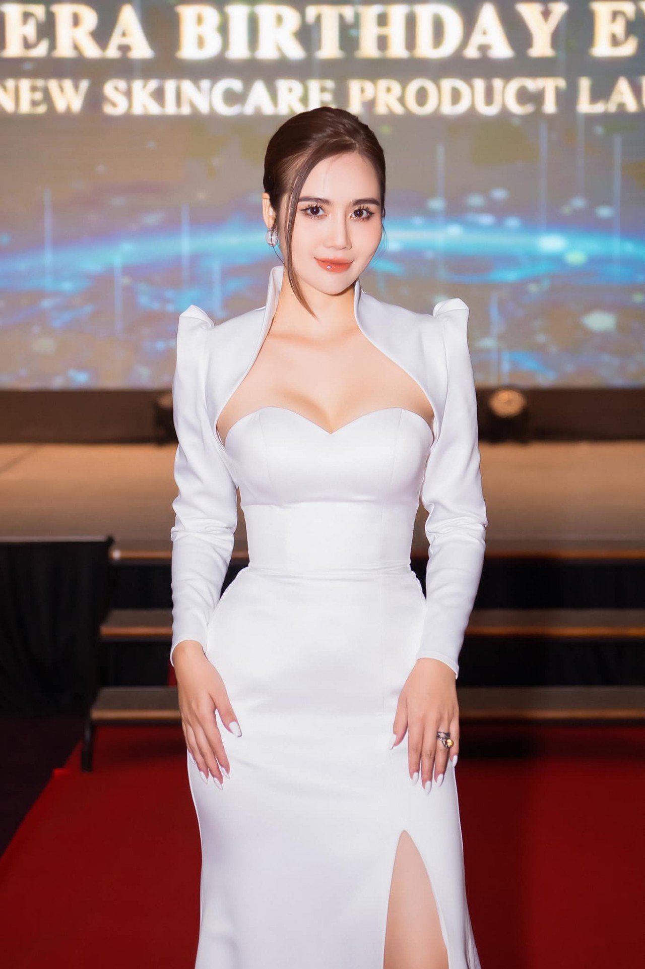 Sắc vóc Nữ diễn viên ấn tượng VTV Awards 2022 Phan Minh Huyền