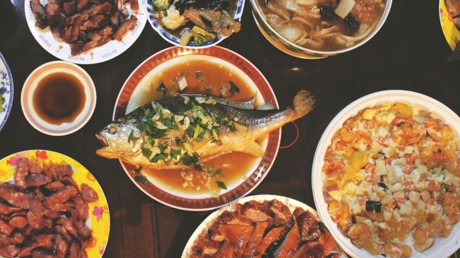 Vì sao món cá không thể thiếu trong bữa tối đầu năm của người Trung Quốc?
