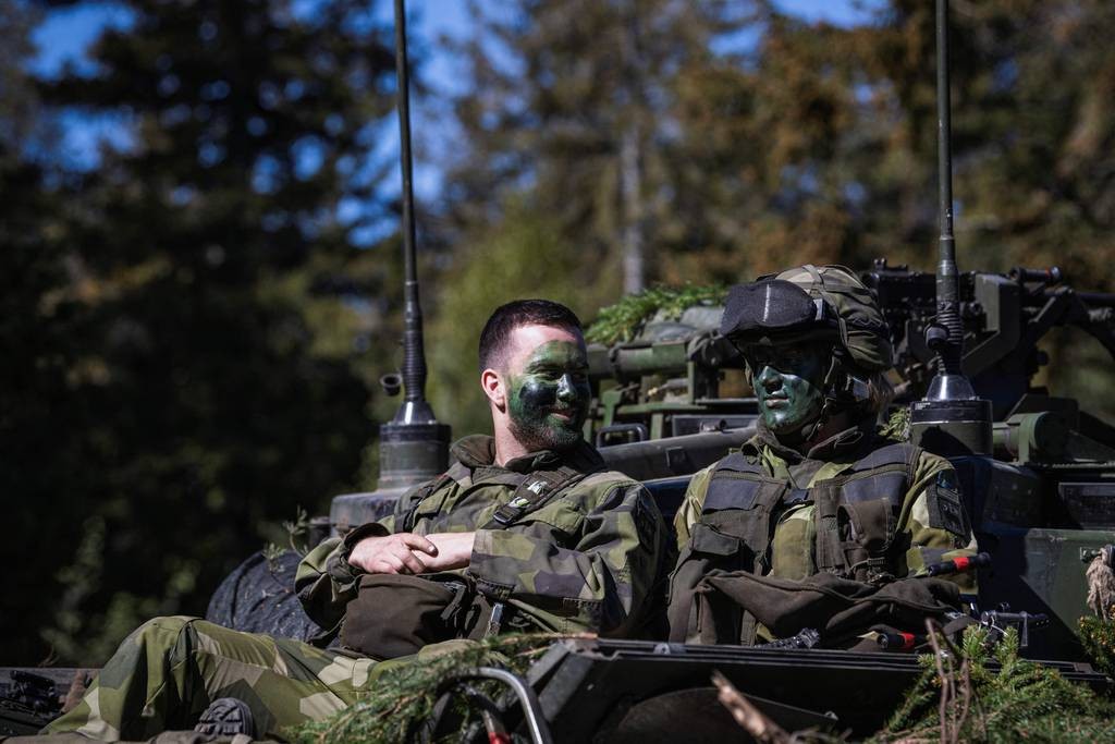 Tổng thống Pháp muốn Thụy Điển, Phần Lan nhanh chóng gia nhập NATO