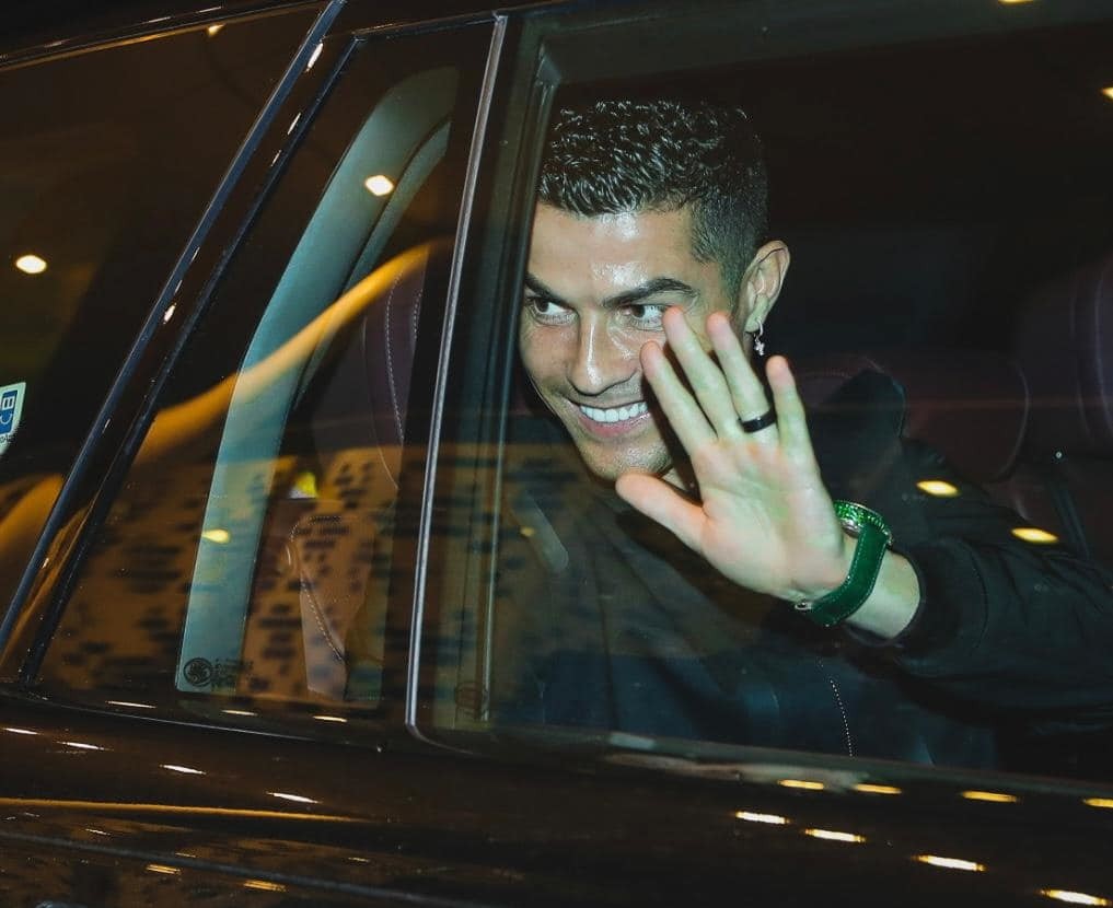 Georgina Rodriguez   và các con bên Ronaldo ngày ra mắt Al Nassr