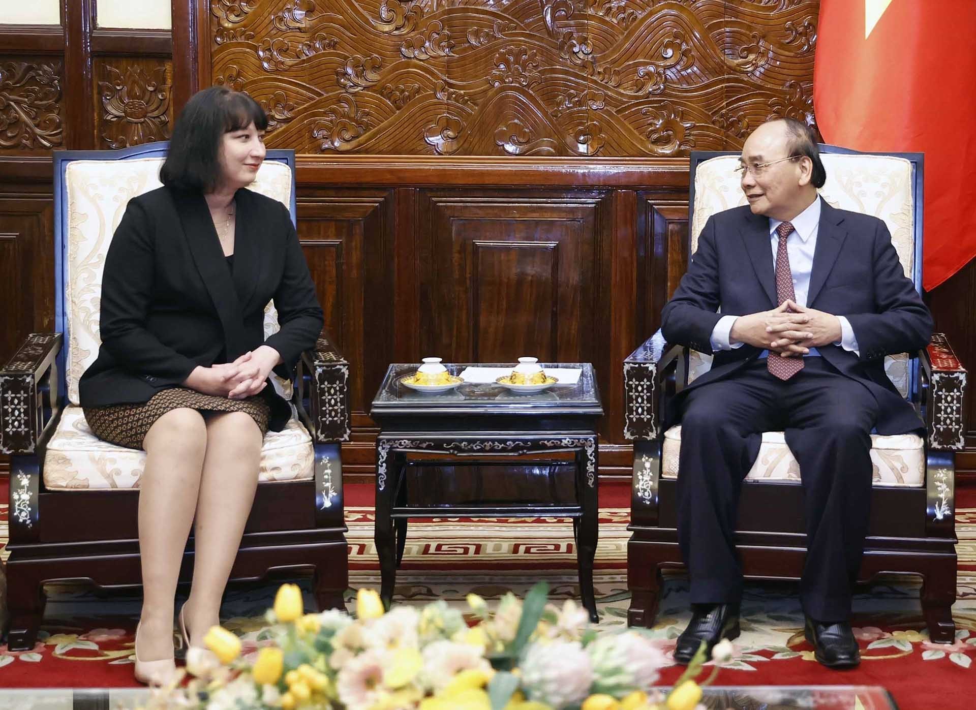 Chủ tịch nước Nguyễn Xuân Phúc tiếp Đại sứ Romania Cristina Romila. (Nguồn: TTXVN)