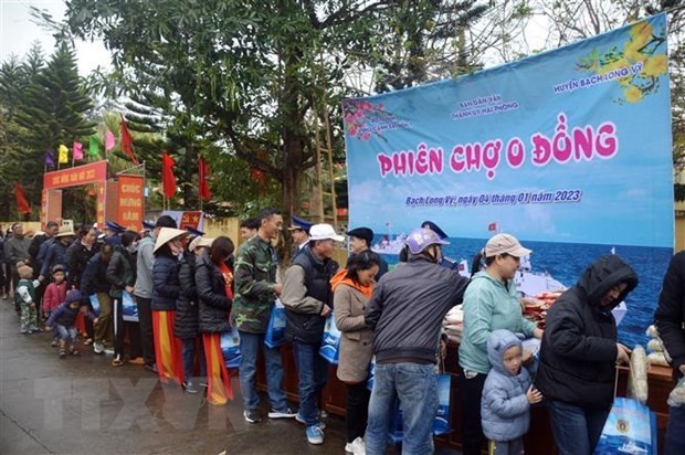 Activities held to bring Tet to Bach Long Vi island district residents