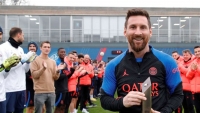 Lionel Messi trở lại, các thành viên PSG xếp hàng chào đón