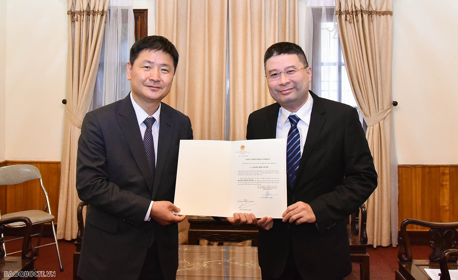 Trao giấy chấp nhận lãnh sự cho Tổng Lãnh sự Hàn Quốc tại TP. Đà Nẵng