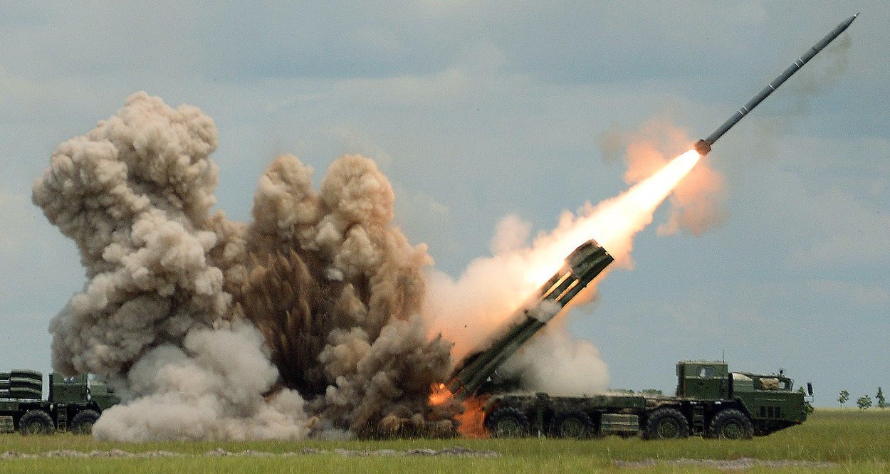 Hệ thống hỏa lực Tornado-S của Nga tiếp nhận tên lửa chính xác cao