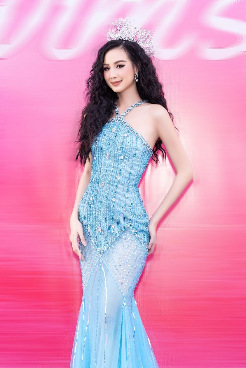 Gu thời trang tôn dáng của Hoa hậu Bảo Ngọc