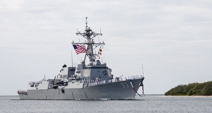 Tàu chiến Mỹ đi qua eo biển Đài Loan, quân đội Trung Quốc trong tình trạng báo động. (Nguồn: Twitter)