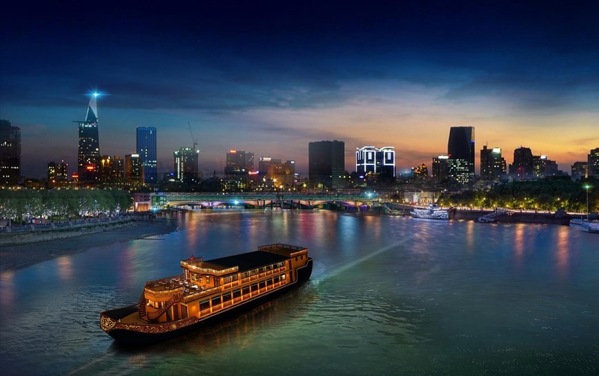 Contemplating the twilight by the Sai Gon River. (Photo: VNP)