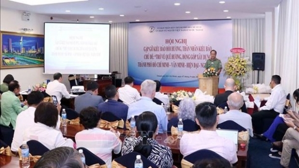 HCM City leaders meet outstanding overseas Vietnamese ahead of Tet