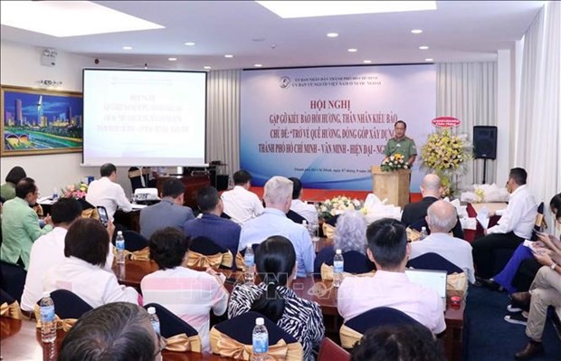 HCM City leaders meet outstanding overseas Vietnamese ahead of Tet