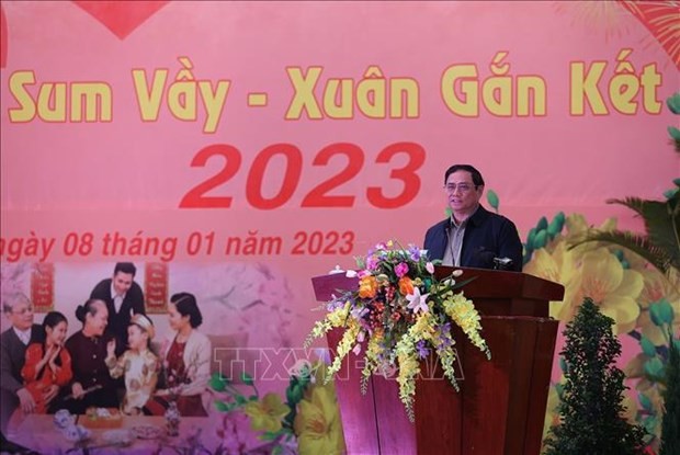 Prime Minister conveys New Year wishes to workers in Phu Yen