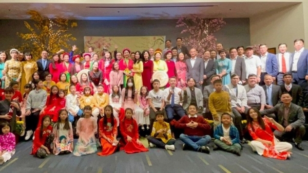 Tet gatherings held abroad by Vietnamese embassies