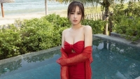 Hoa hậu Mai Phương Thúy mặc gợi cảm ngày đầu năm