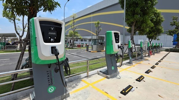 Ministry calls for early issuance of standards, regulations on charging stations