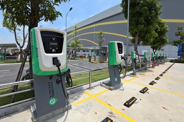 Ministry calls for early issuance of standards, regulations on charging stations