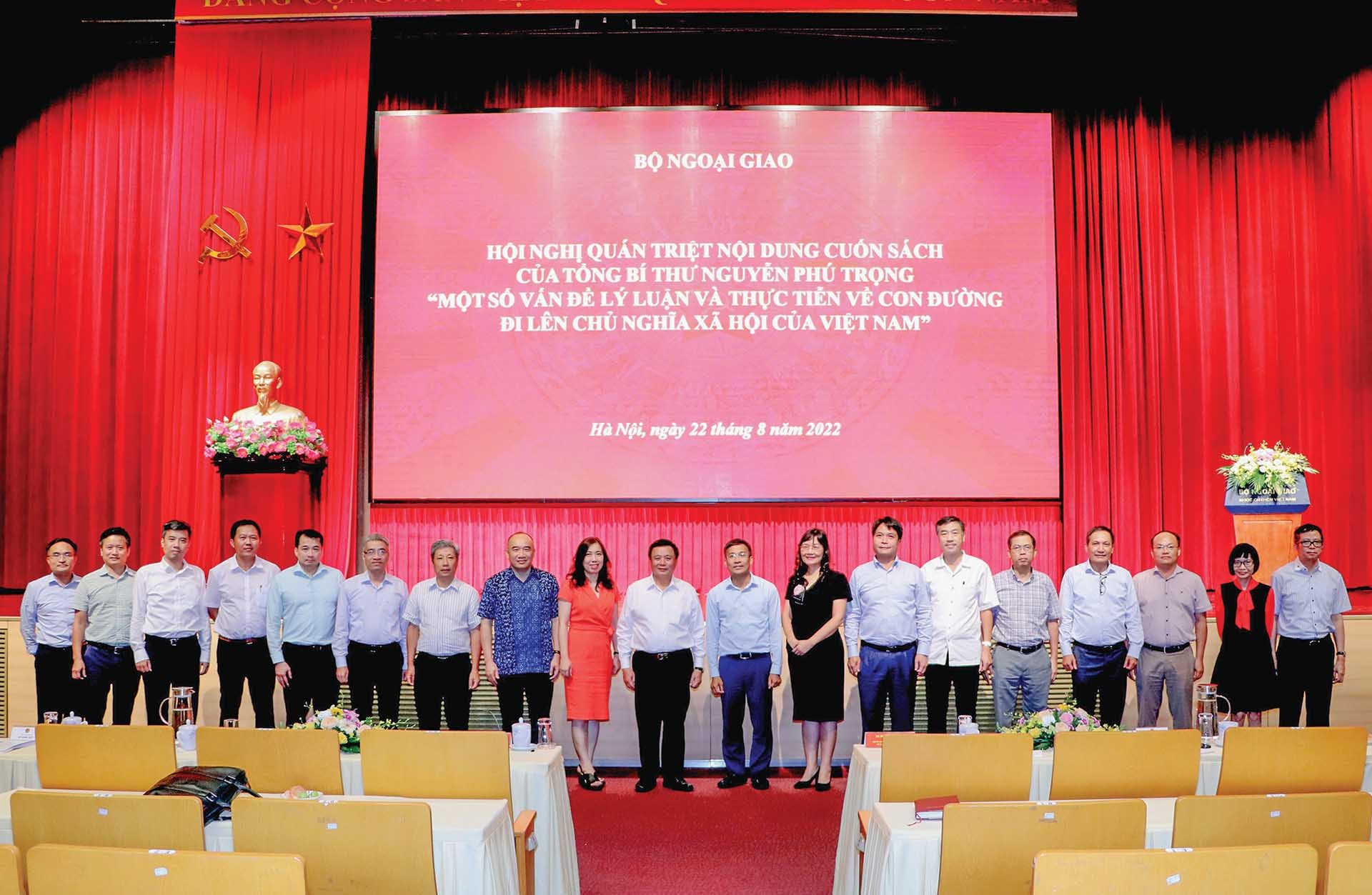 Hội nghị quán triệt nội dung cuốn sách và một số bài viết của Tổng Bí thư Nguyễn Phú Trọng về “Một số vấn đề lý luận và thực tiễn về con đường đi lên Chủ nghĩa xã hội của Việt Nam”, ngày 17/8/2022. (Ảnh: Quang Hòa)