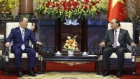 Chủ tịch nước Nguyễn Xuân Phúc tiếp nguyên Thủ tướng Nhật Bản Suga Yoshihide