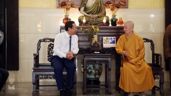 Ho Chi Minh City officials extend Tet greetings to religious establishments