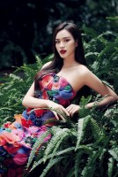 Hoa hậu Đỗ Thị Hà gợi ý trang phục sắc màu mùa Xuân