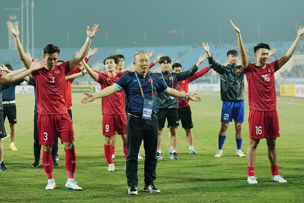 Đội tuyển Việt Nam trở lại vị trí 95 trên bảng xếp hạng FIFA; Malaysia tăng 3 bậc