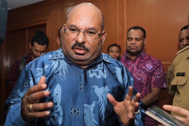 Indonesia bắt giữ Thống đốc tỉnh Papua do cáo buộc nhận hối lộ. (Nguồn: Coconuts)