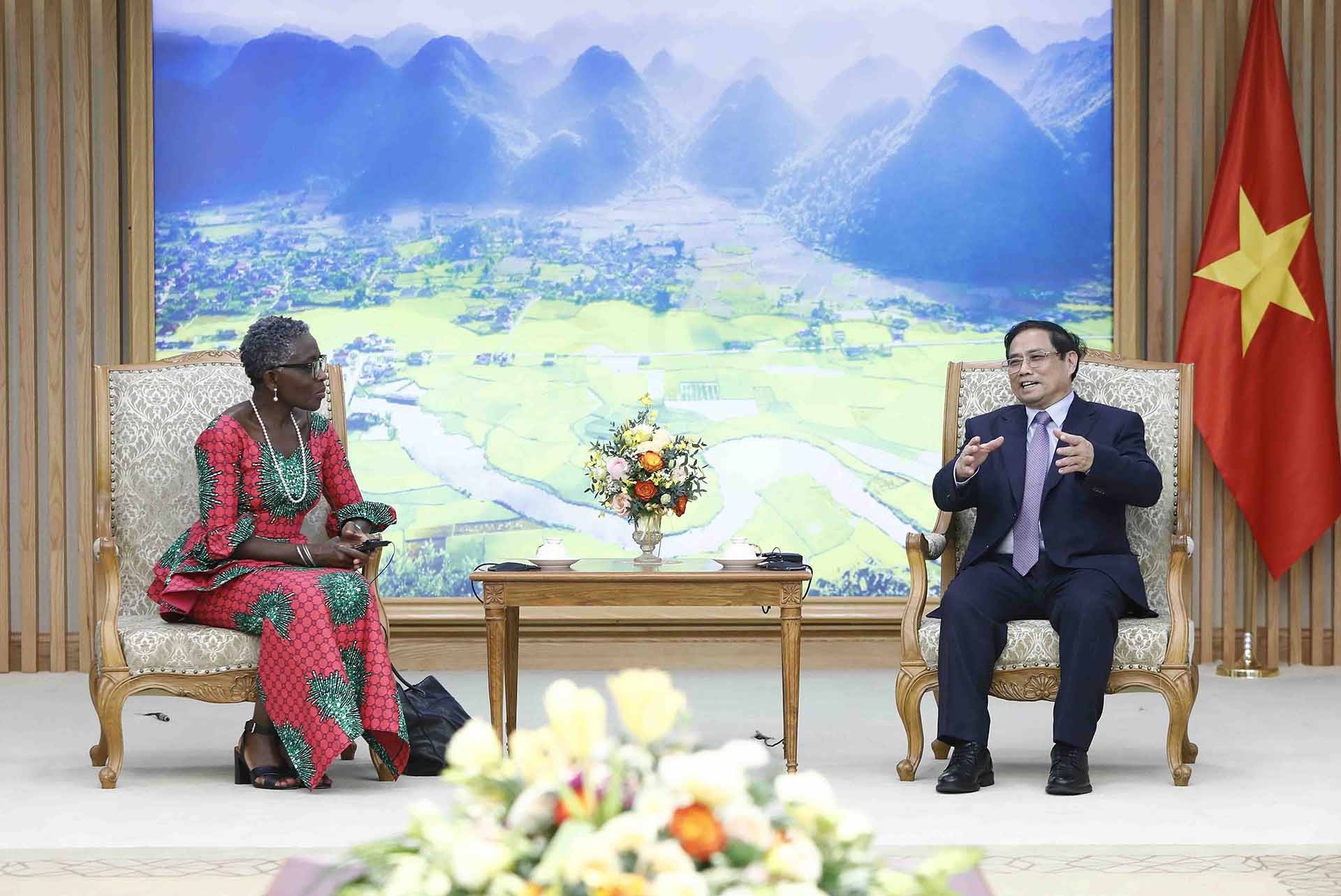 Thủ tướng Phạm Minh Chính tiếp Phó Tổng giám đốc Quỹ Tiền tệ quốc tế phụ trách khu vực châu Á-Thái Bình Dương Antoinette Sayeh. (Nguồn: TTXVN)