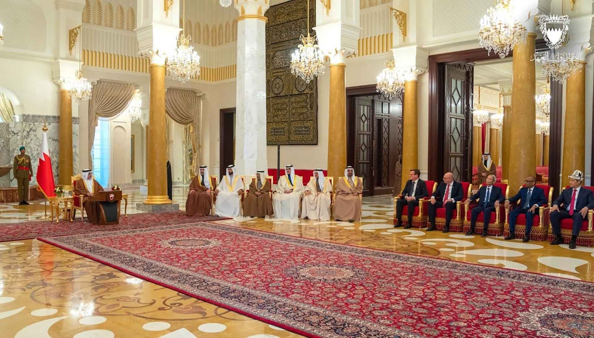 Đại sứ Đặng Xuân Dũng trình Thư ủy nhiệm lên Thái tử, Thủ tướng Bahrain Salman bin Hamad Al Khalifa.