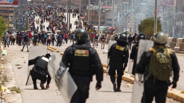 Khủng hoảng Peru: Áp lệnh giới nghiêm ở khu vực miền Nam, chính phủ mới vượt qua cuộc bỏ phiếu tín nhiệm
