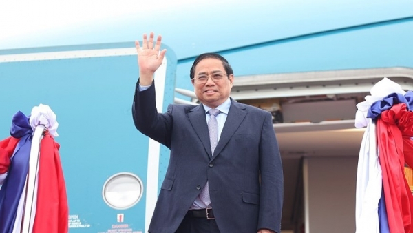Prime Minister Pham Minh Chinh left Hanoi, beginning official visit to Laos