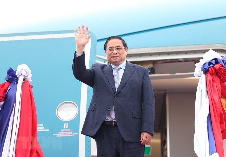 Prime Minister Pham Minh Chinh left Hanoi, beginning official visit to Laos