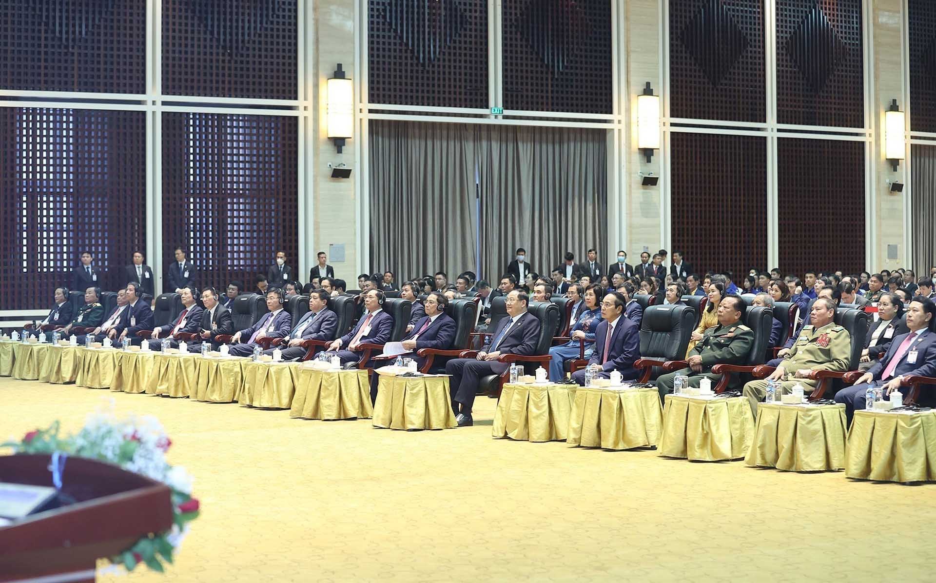 Thủ tướng Phạm Minh Chính, Thủ tướng Lào Sonexay Siphandone và các đại biểu dự Lễ tổng kết Năm Đoàn kết hữu nghị Việt Nam-Lào, Lào-Việt Nam 2022. (Nguồn: TTXVN)