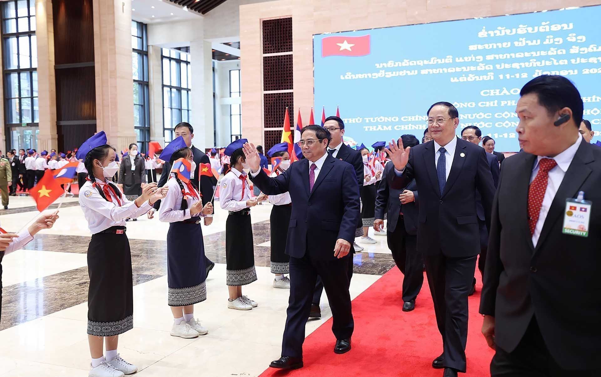 Thủ tướng Phạm Minh Chính và Thủ tướng Lào Sonexay Siphandone đến dự Lễ tổng kết Năm đoàn kết hữu nghị Việt Nam-Lào, Lào-Việt Nam 2022. (Nguồn: TTXVN)