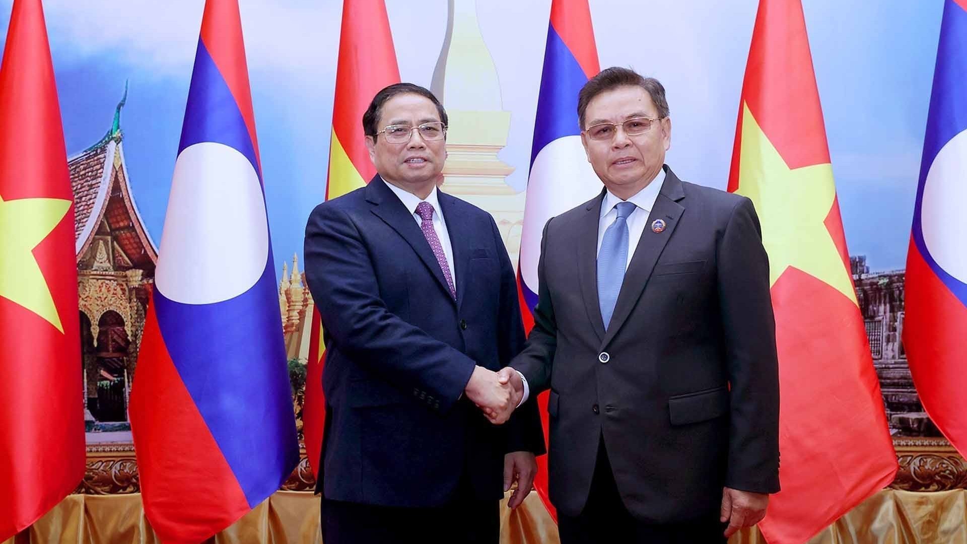 Dành ưu tiên cao nhất cho việc củng cố và tăng cường quan hệ Việt Nam-Lào