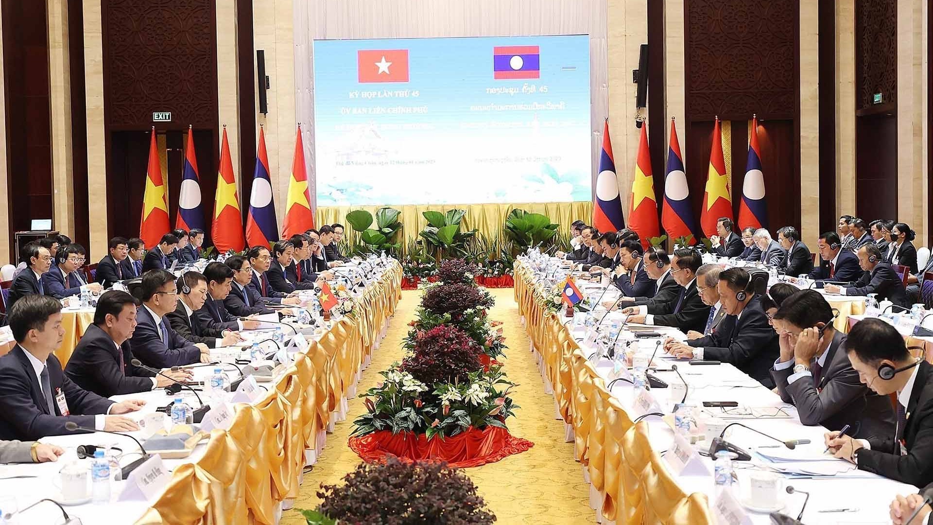 Thủ tướng Phạm Minh Chính và Thủ tướng Lào Sonexay Siphandone đồng chủ trì Kỳ họp lần thứ 45 Ủy ban liên Chính phủ