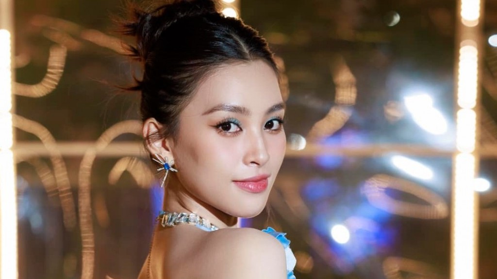 Sao Việt: Hoa hậu Tiểu Vy khoe eo thon, Hồng Diễm diện váy ngắn trẻ trung, Diễm My 9X mặc gợi cảm