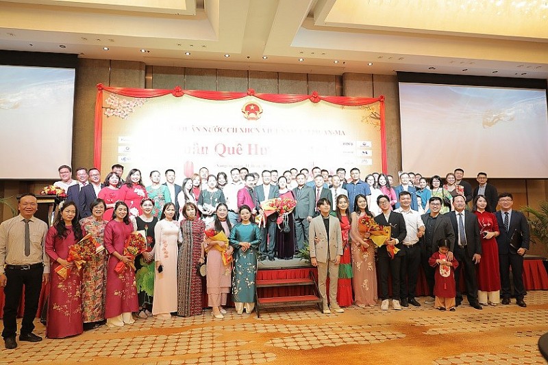 Vui Tết cộng đồng tại Myanmar Vui Tết cộng đồng tại Myanmar