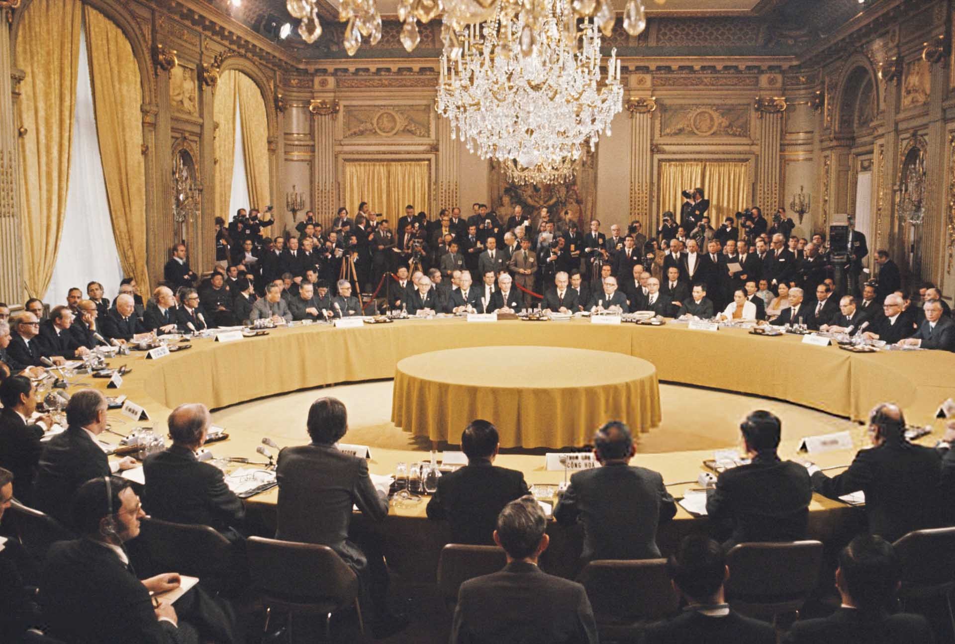 Hội nghị quốc tế thông qua Định ước bảo đảm việc thi hành Hiệp định Paris, tháng 2/1973.