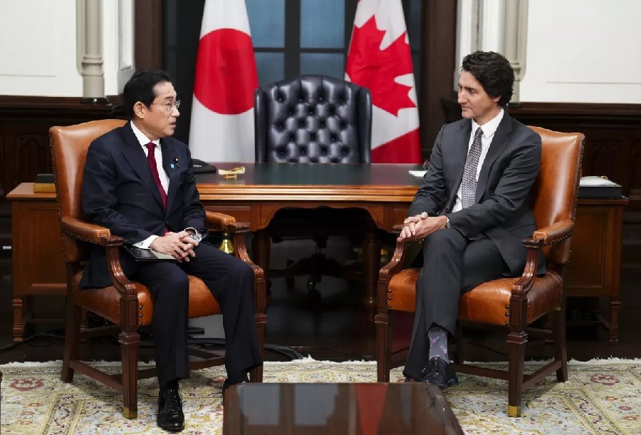 Thủ tướng Justin Trudeau gặp Thủ tướng Nhật Bản Fumio Kishida trên Đồi Quốc hội ở Ottawa vào Thứ Năm, ngày 12 tháng 1 năm 2023. (Sean Kilpatrick. (Nguồn: AP)