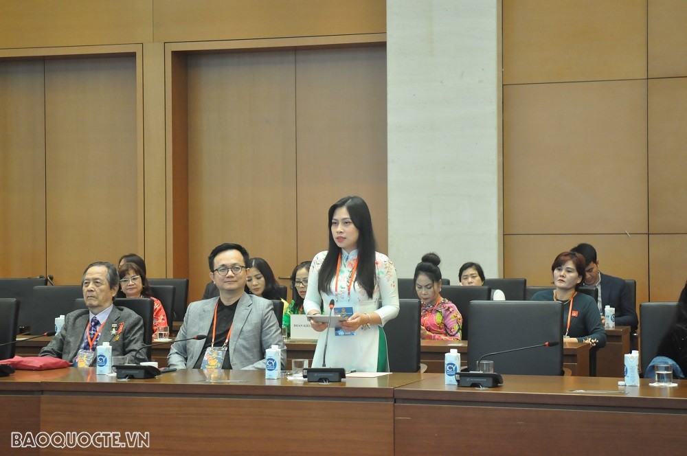 (01.13) Chị Lê Nguyễn Minh Phương, Phó Chủ tịch Hội người Việt tại Hàn Quốc, phát biểu tại Tọa đàm. (Ảnh: Minh Quân)